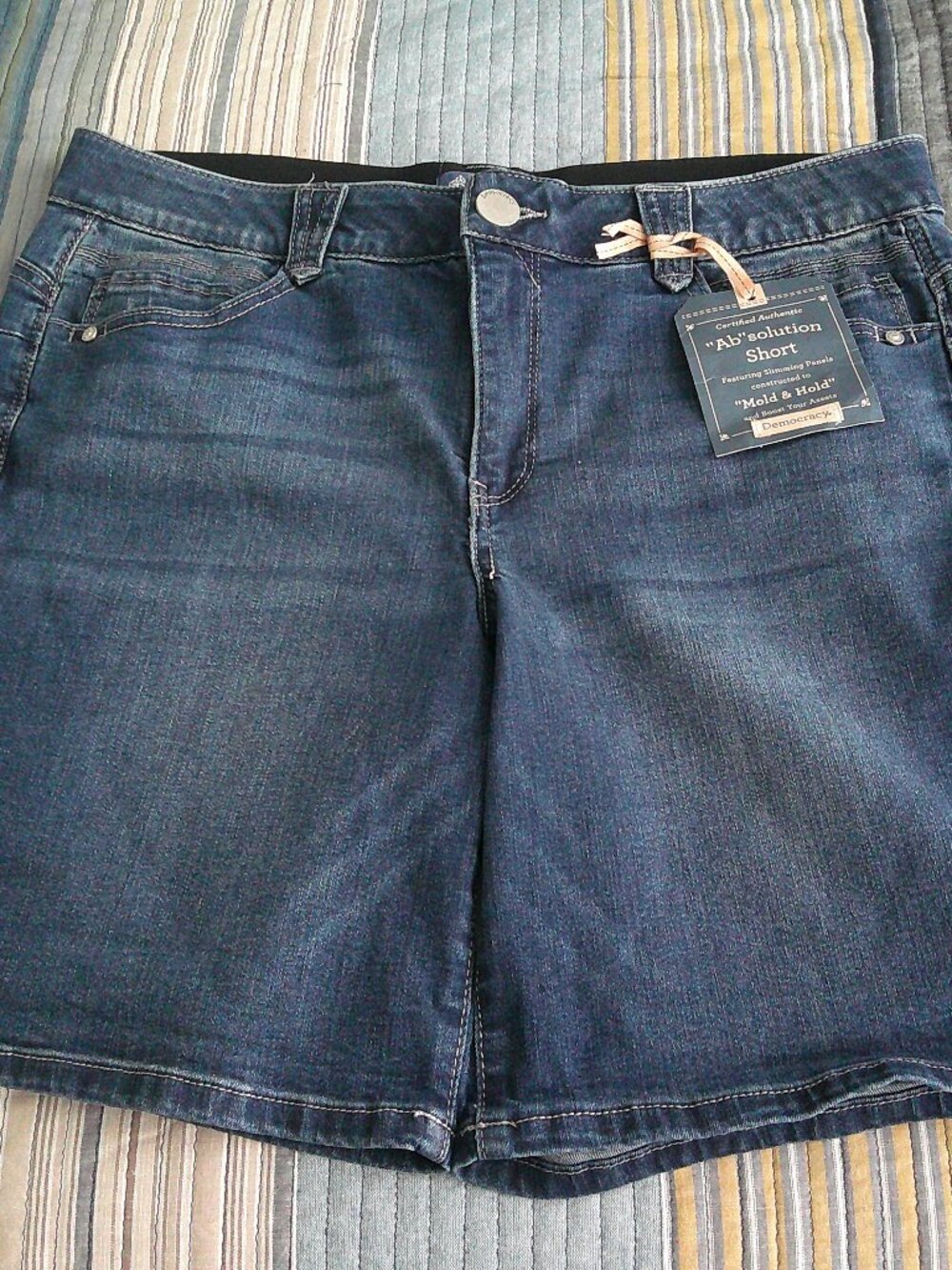 Democracy Ab Solution Stretch Denim Shorts Medium wash Size 14 NWT
